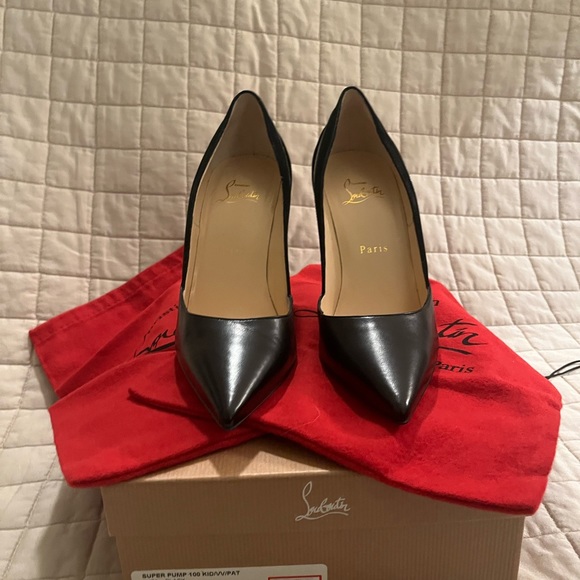 NEVER WORN Christian Louboutin Super Pump with dust covers and box. - Picture 5 of 7